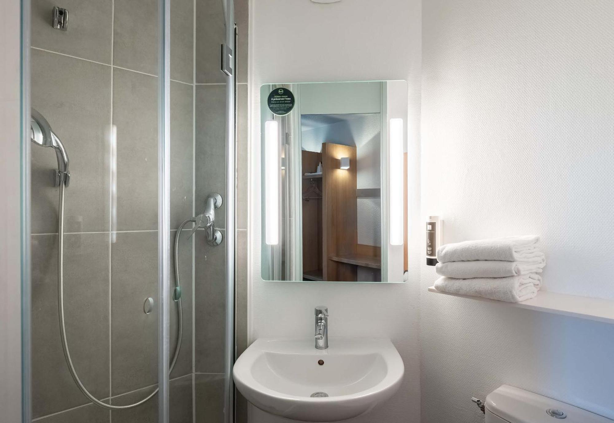 B&B Hotel Lille Lezennes Stade Pierre Mauroy Eksteriør billede